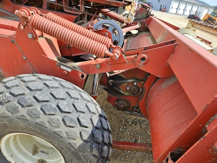 hesston-6450-image-16