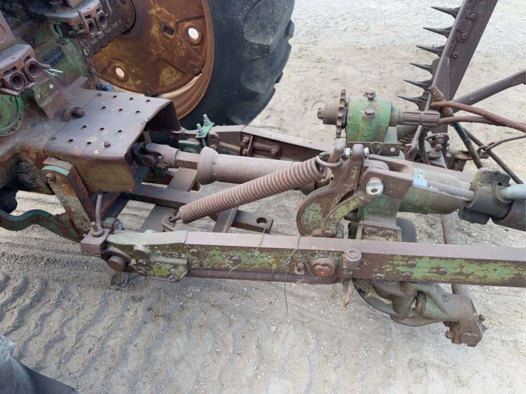 john-deere-3010-image-45
