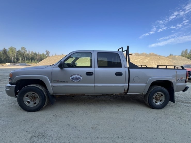 2006-gmc-sierra-2500-image-2