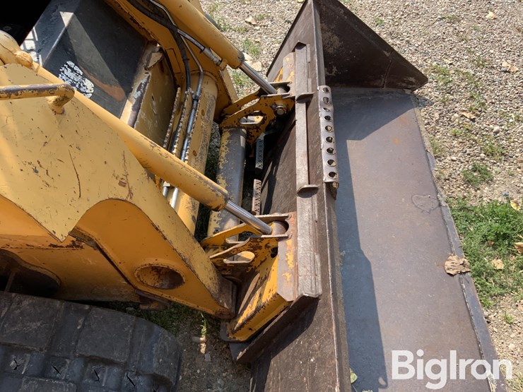2006-deere-ct322-image-15