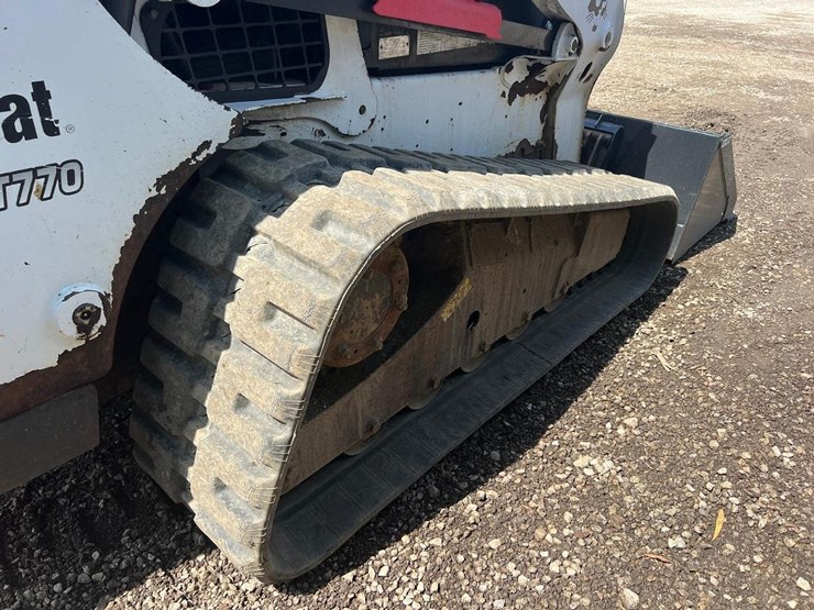 2015-bobcat-t770-image-15