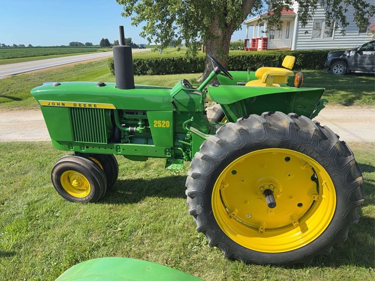 john-deere-2520-image-2