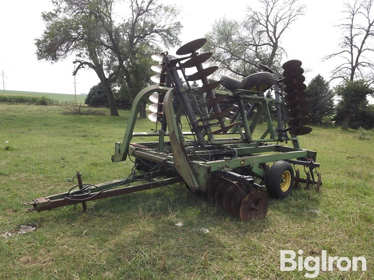 john-deere-230-image-1