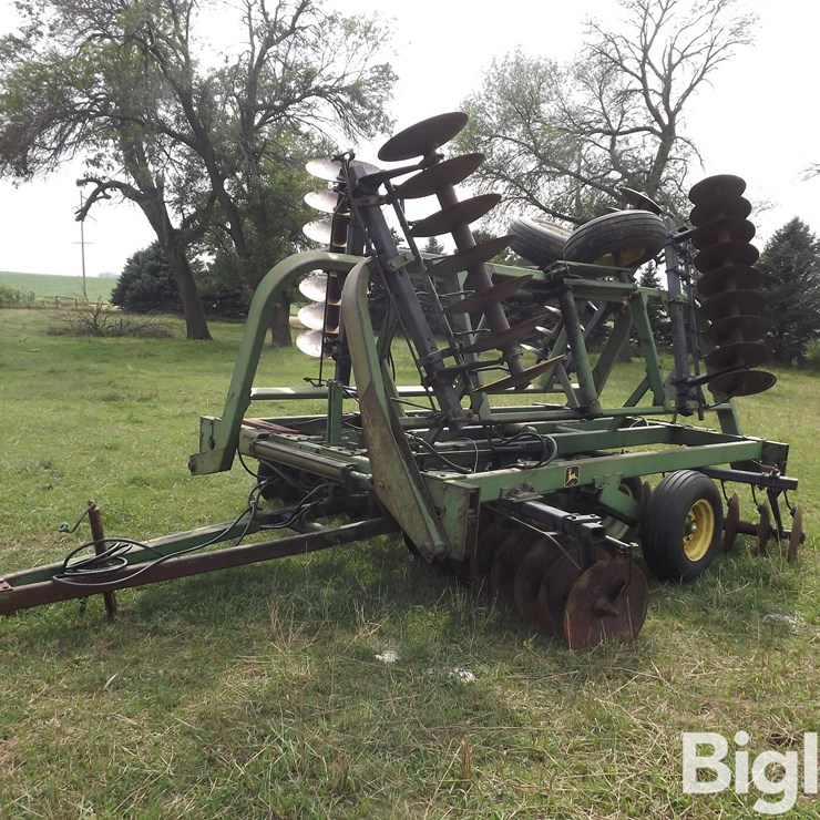 JOHN DEERE 230