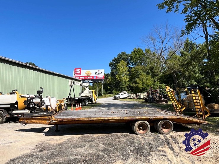dual-t/a-equipment-tag-trailer-image-2