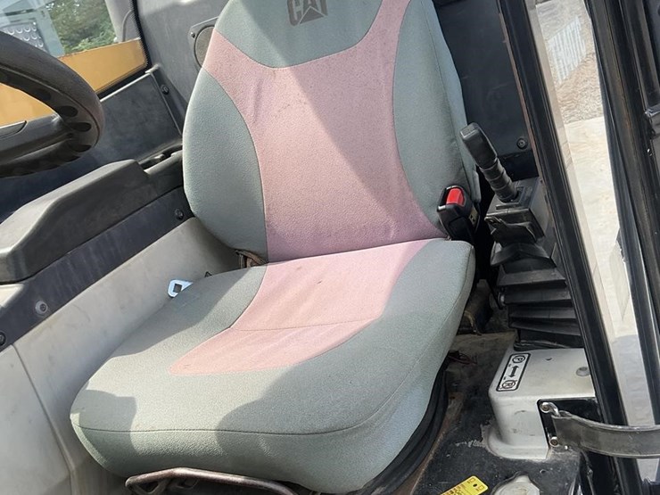 2014-caterpillar-th407c-image-11