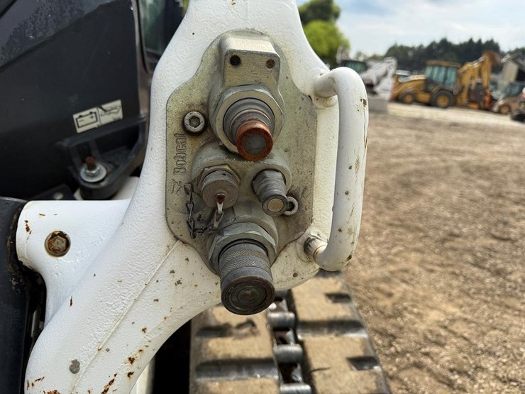 2022-bobcat-t76-image-11