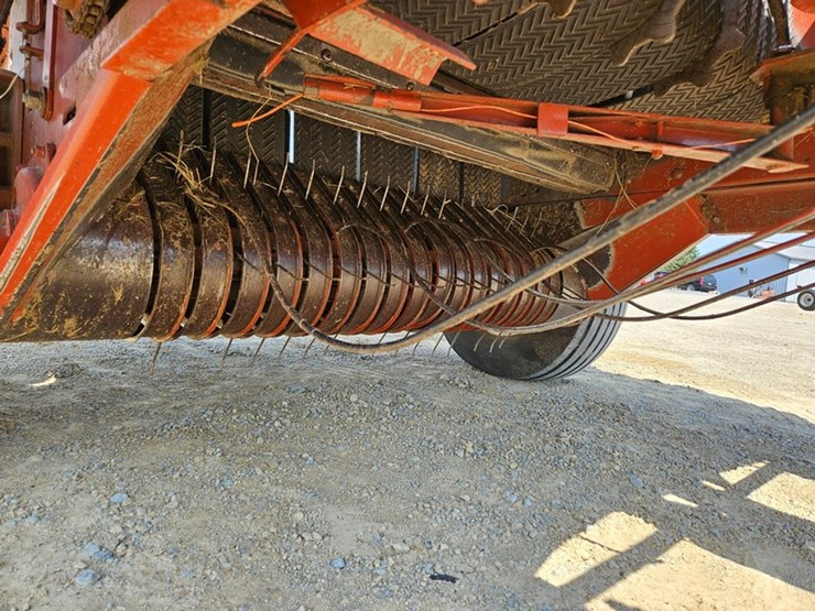 hesston-550-image-31