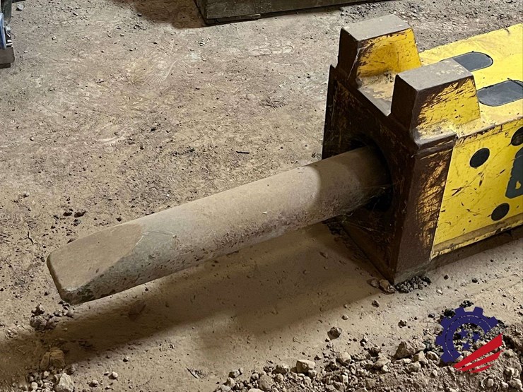 2019-epiroc-mb1000-hydraulic-hammer-image-4