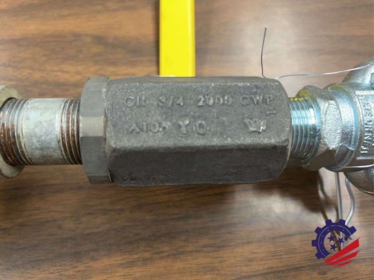 pipe-valve-test-head-with-threaded-cap-and-valve-assembly-image-2