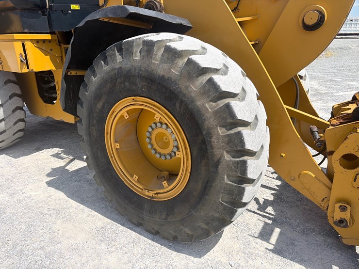 2015-caterpillar-924k-image-11