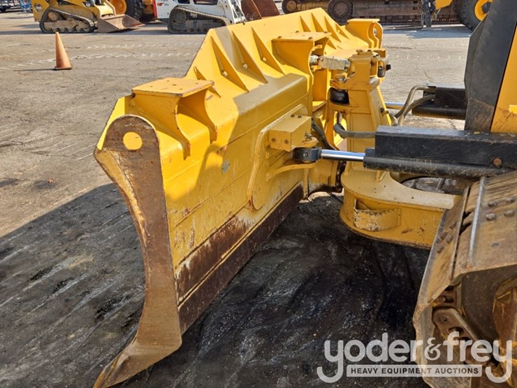 2020-caterpillar-d6k2-lgp-image-17
