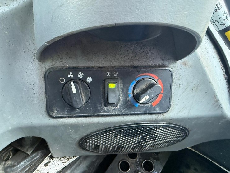 2024-bobcat-s770-image-27