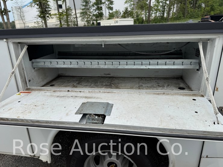 2022-chevrolet-3500-image-15