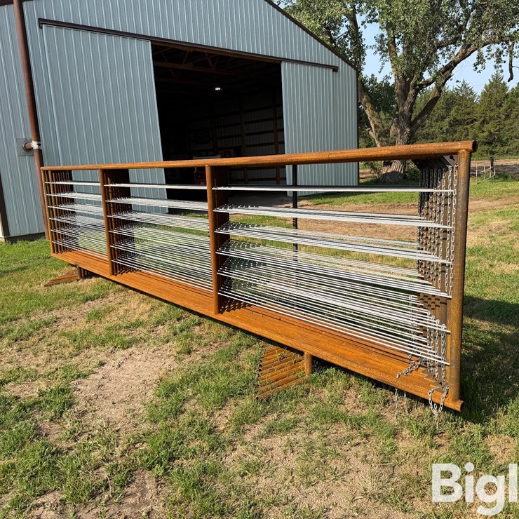 24' Freestanding Livestock Panels W/Gate