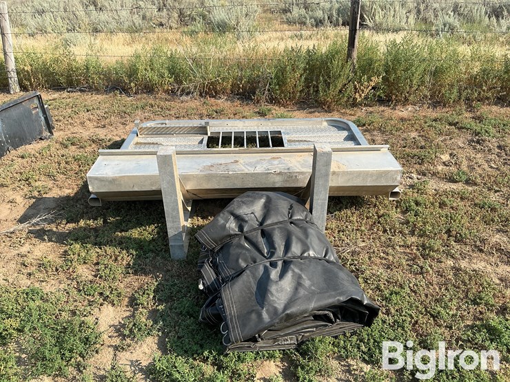 merritt-headache-rack-w/chains-and-tarp-image-2