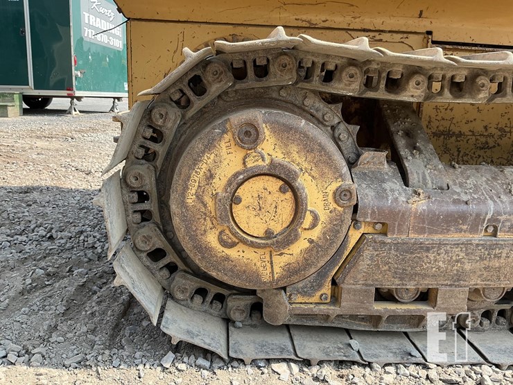 2005-caterpillar-d3g-xl-image-10