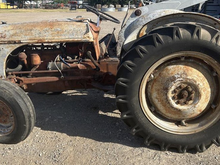 ford-tractor-image-7