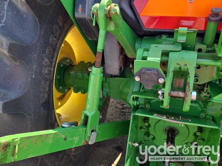 2016-john-deere-5055e-image-18