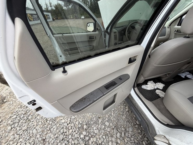 2008-ford-escape-hybrid-image-16