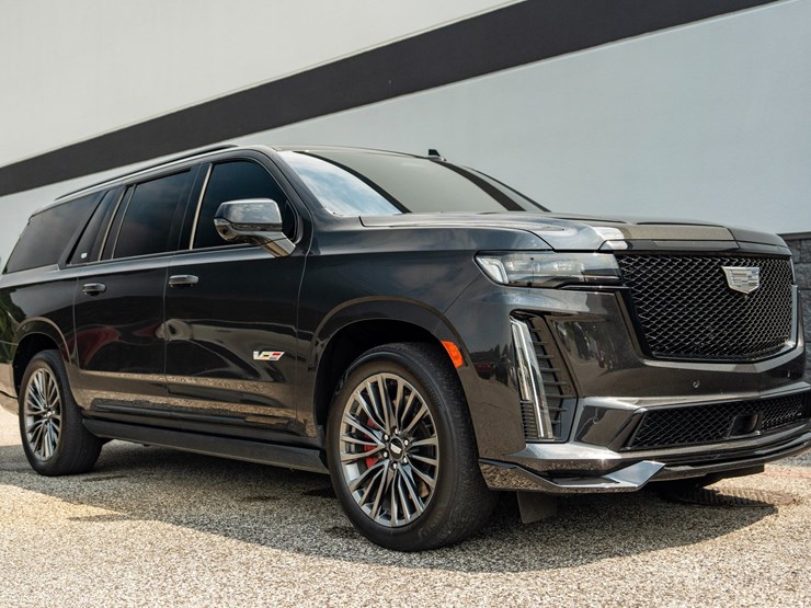 2024-cadillac-escalade-esv-image-3