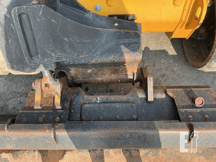 2021-jcb-3ts-8t-image-12