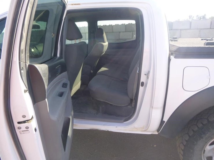 2013-toyota-tacoma-image-13