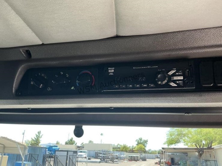 2018-peterbilt-520-image-23