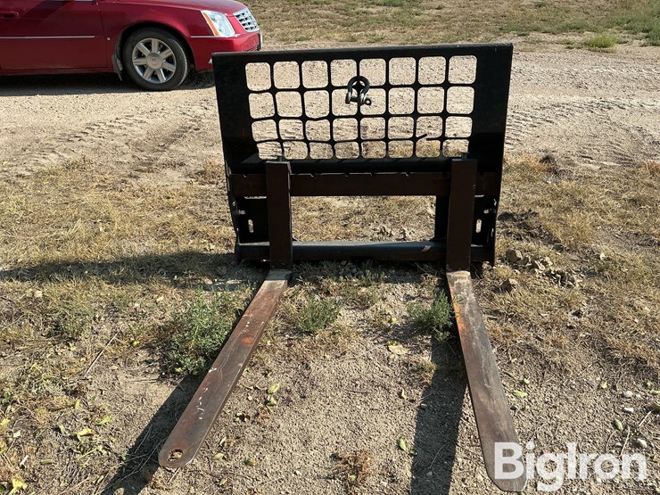 bobcat-pallet-forks-image-2