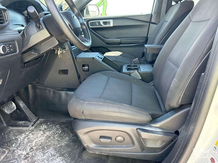 2020-ford-explorer-image-13