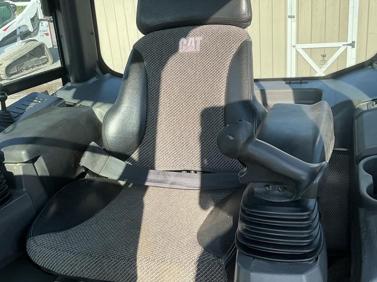 2019-caterpillar-d6k2-xl-image-12