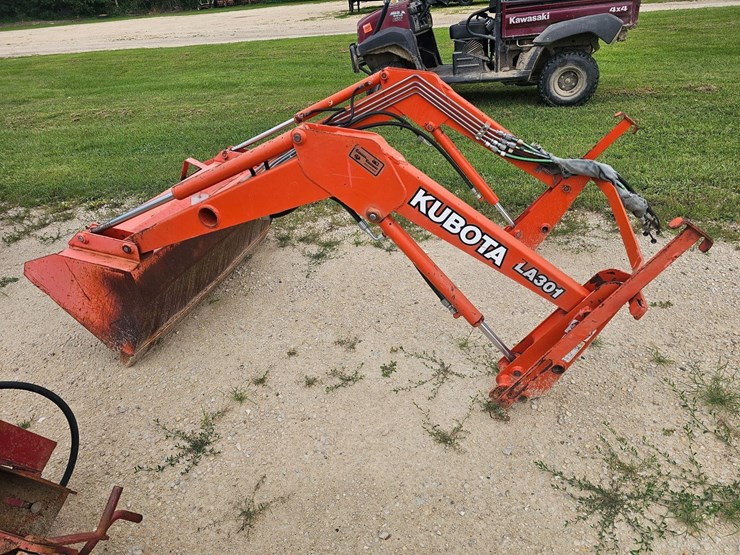 kubota-la301-loader-image-2