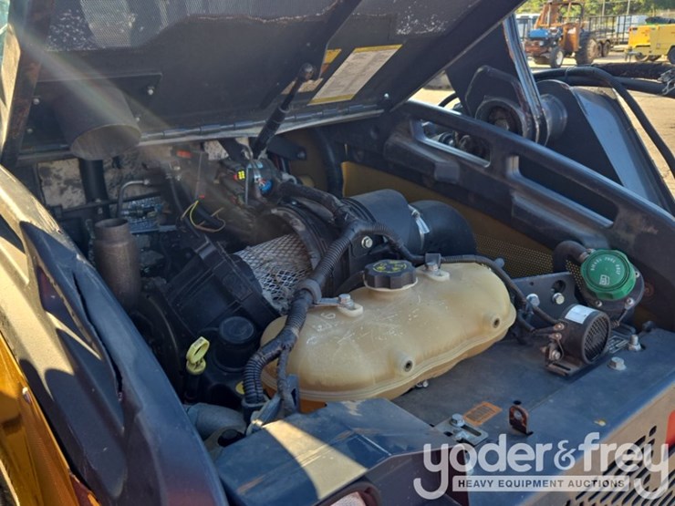 2019-deere-324g-image-17