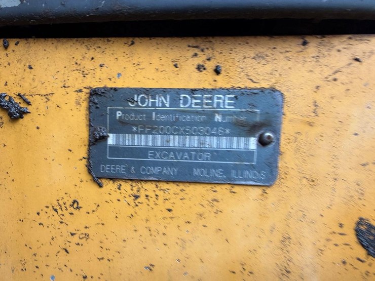 deere-200c-lc-image-30