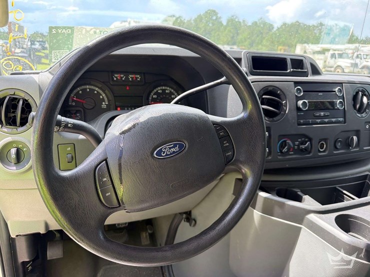 2009-ford-e150-image-9