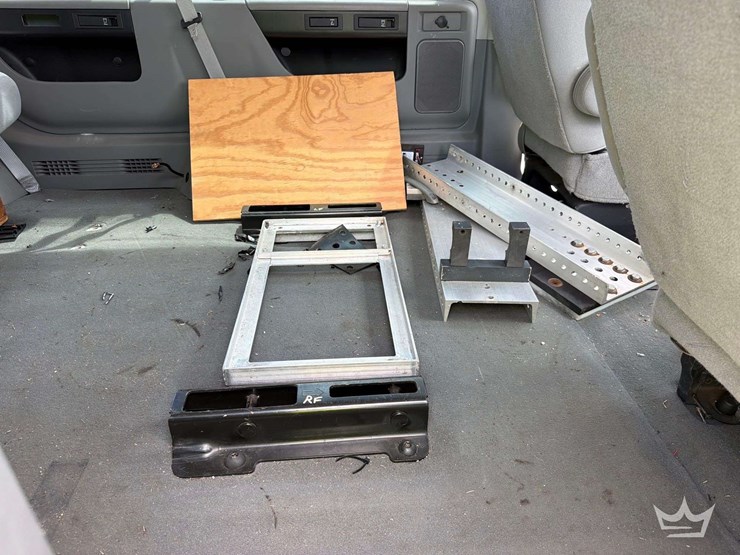 2009-ford-e150-image-14