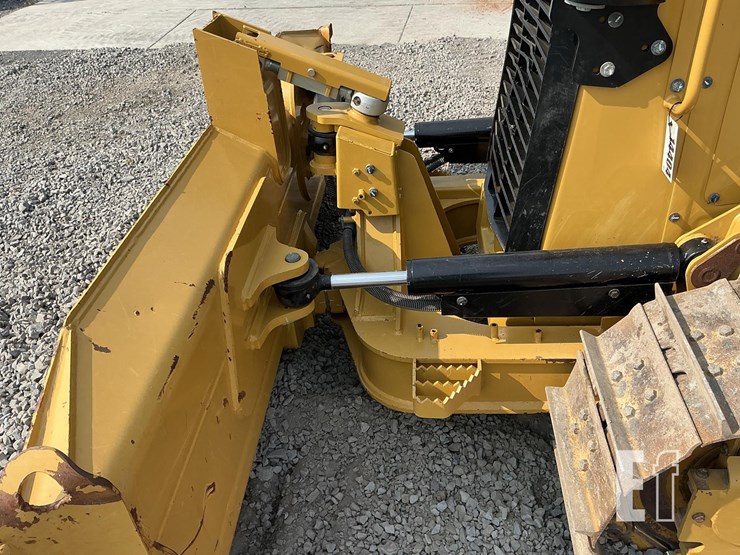 2023-caterpillar-d1-image-13