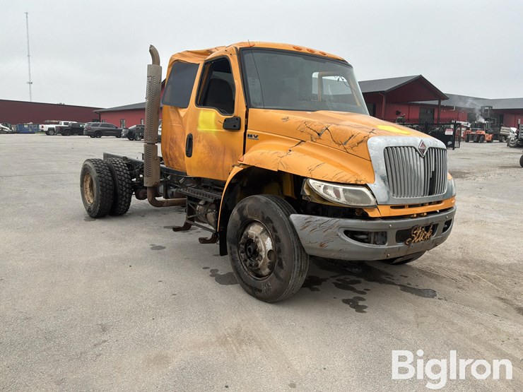 2019-massey-ferguson-730-image-3