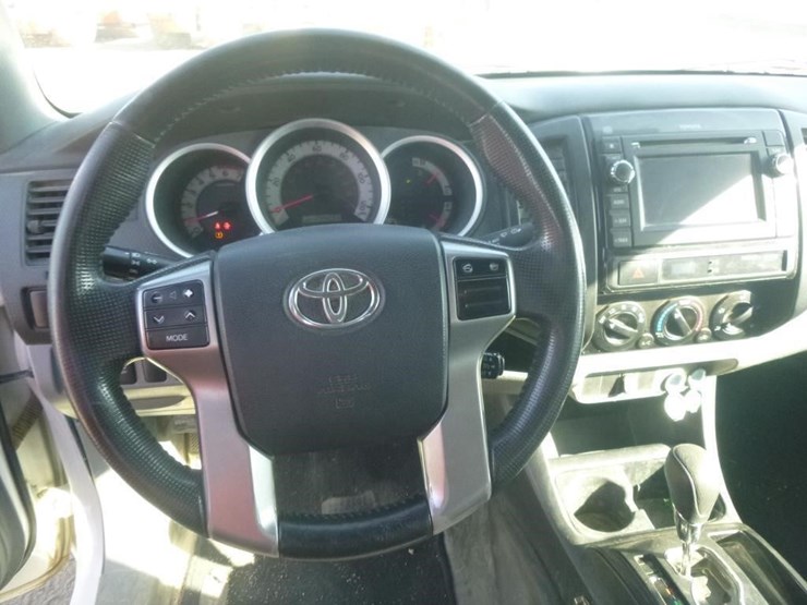 2013-toyota-tacoma-image-10