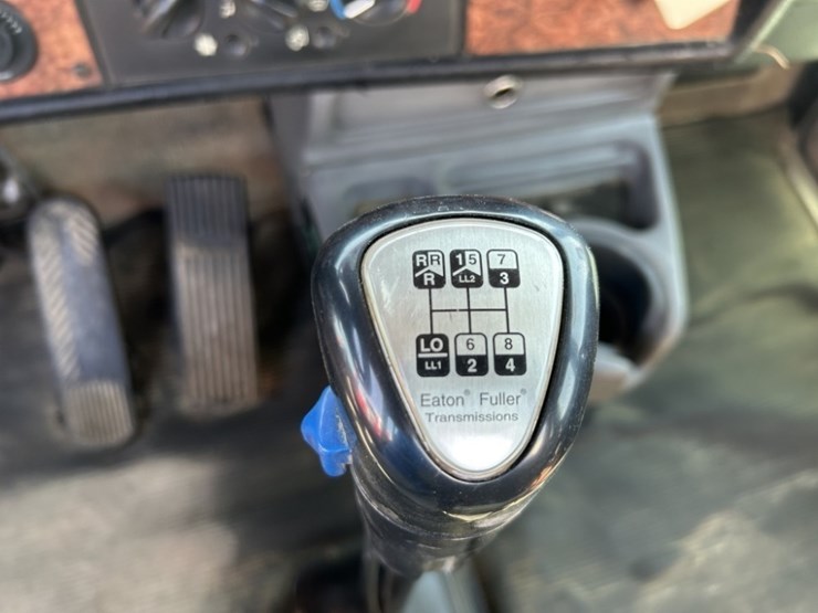 2005-kenworth-w900-image-17