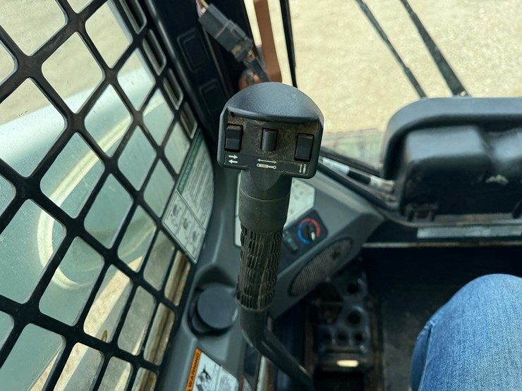 2020-bobcat-t595-image-27