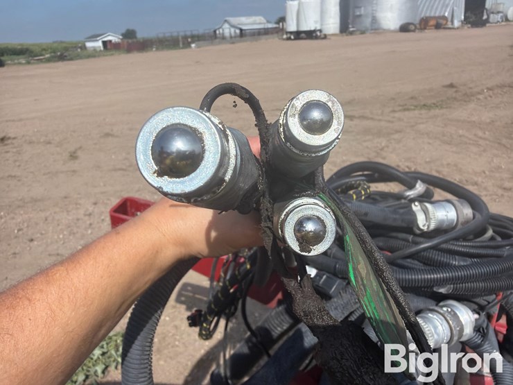 2015-titan-yieldtrac-tm24r-30-precision-tracked-planter-image-12