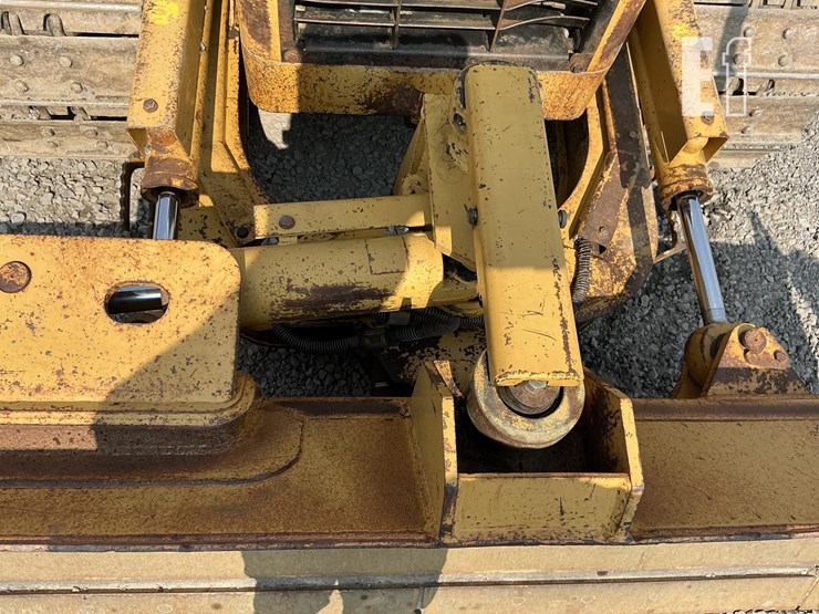 2005-caterpillar-d3g-xl-image-12