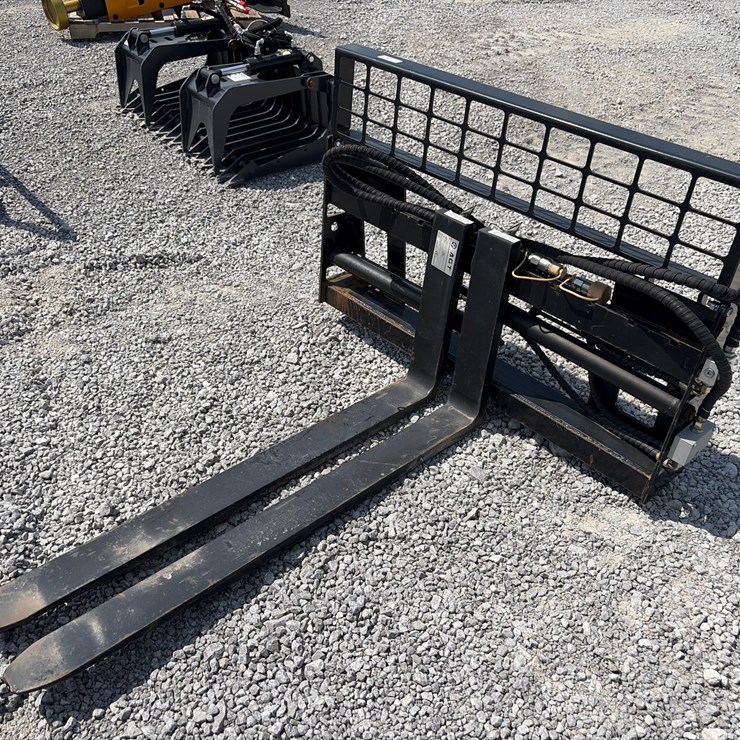 #46 • AGT HYD PALLET FORKS