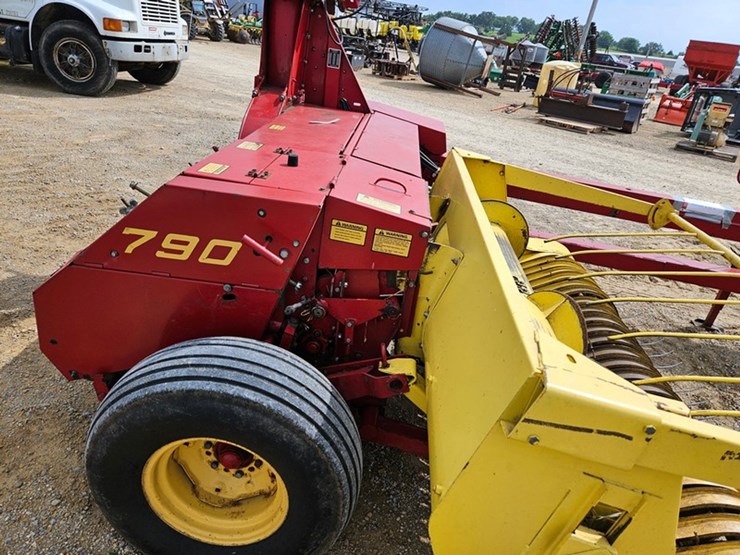 2018-new-holland-790-image-18