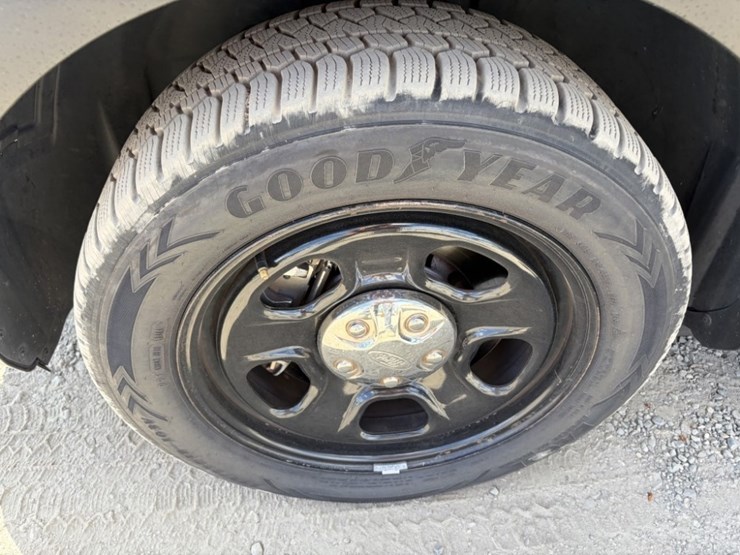 2019-ford-explorer-image-14