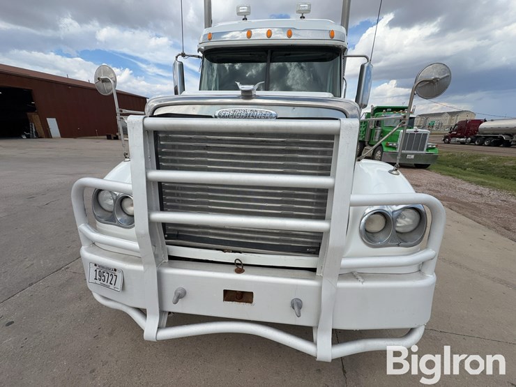 2012-freightliner-coronado-132-image-15