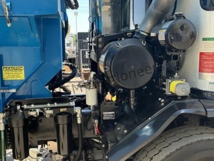 2018-peterbilt-520-image-12