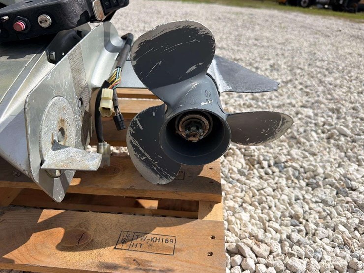 honda-50hp-outboard-boat-motor-image-8