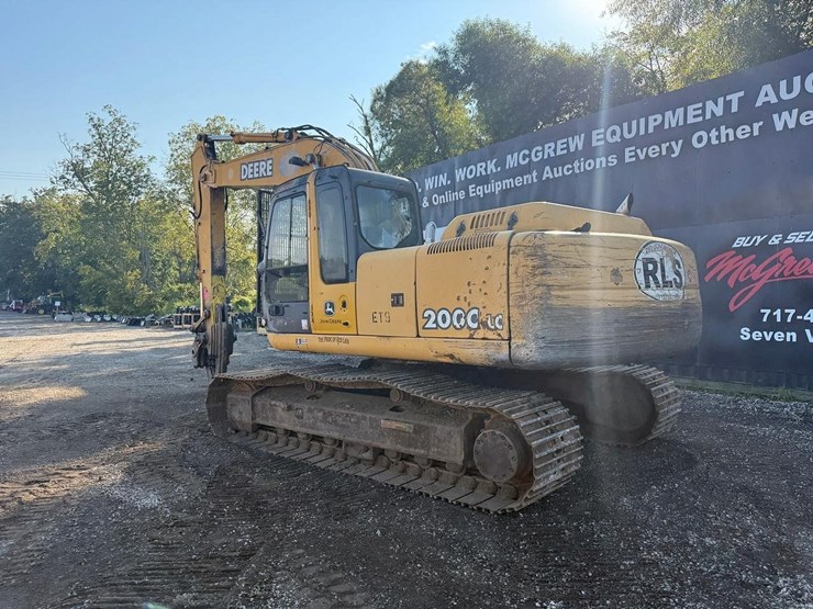 deere-200c-lc-image-2